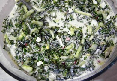 Салат из крапивы и одуванчиков рецепт