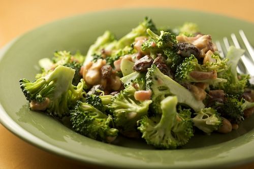 Салат из свежей брокколи рецепт